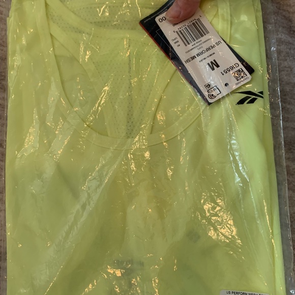 Reebok Performance Mesh Tank Yellow Women’s M BNWT - Picture 2 of 2